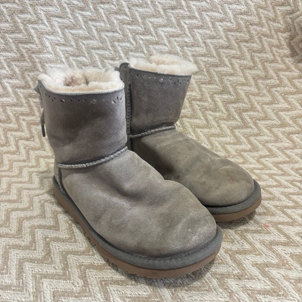 UGG Australia Women's Dixi Flora Perf Suede Sheepskin Boots Gray Size 6